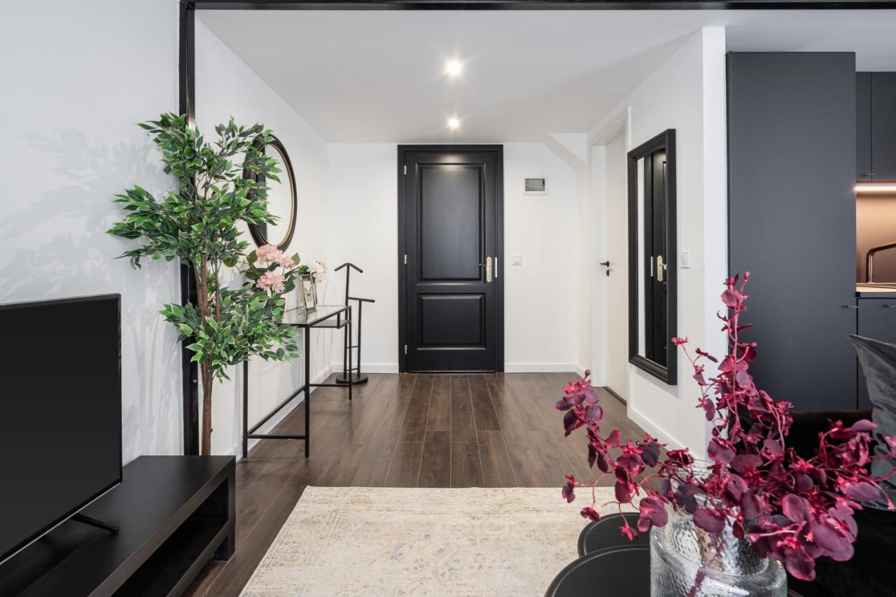 E41 - Trendy Boutique Apartments - Prime Spot By Bqa Budapest Bagian luar foto