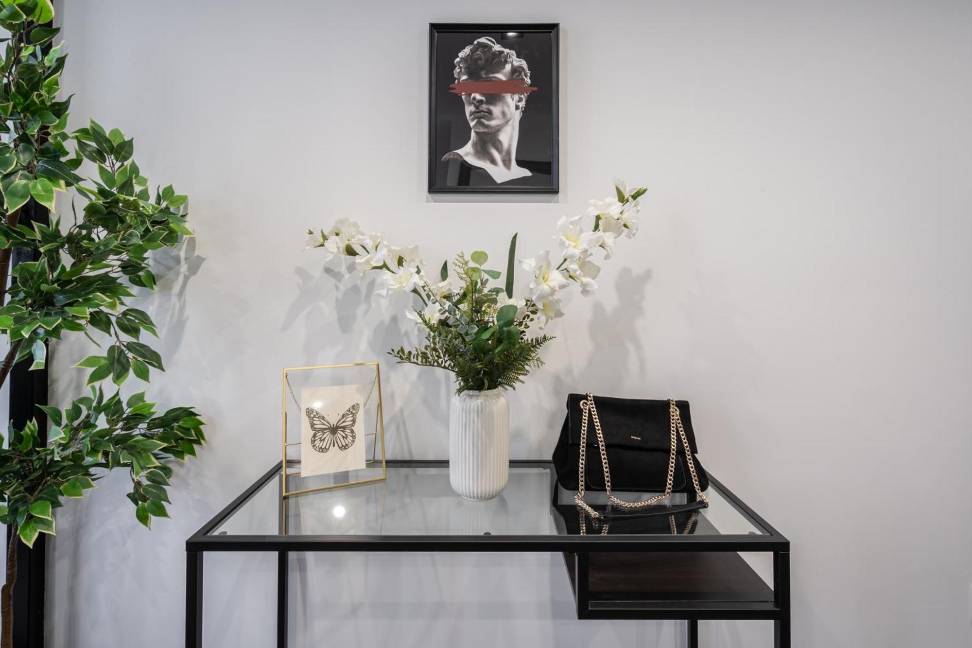 E41 - Trendy Boutique Apartments - Prime Spot By Bqa Budapest Ruang foto