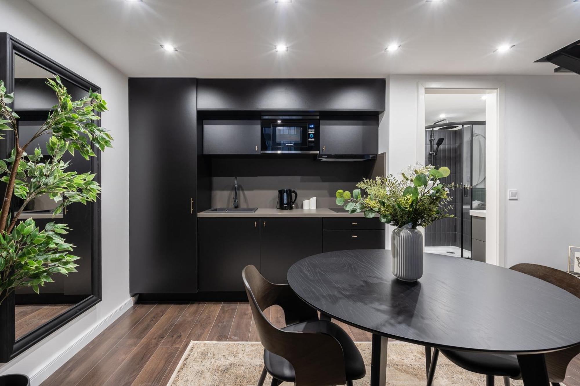 E41 - Trendy Boutique Apartments - Prime Spot By Bqa Budapest Ruang foto
